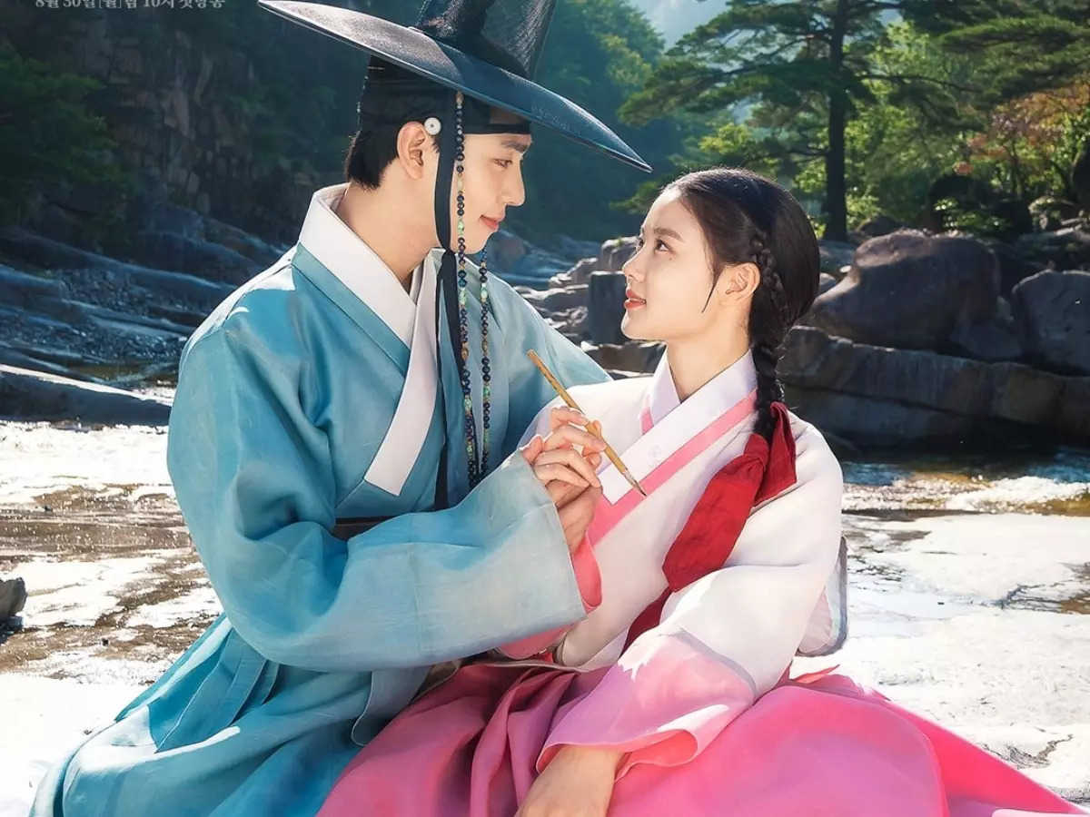 Lovers-of-the-Red-Sky-historical-korean-drama
